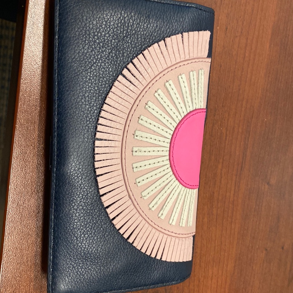 New Fossil wallet, bought it on sale for 74$. Never use it.